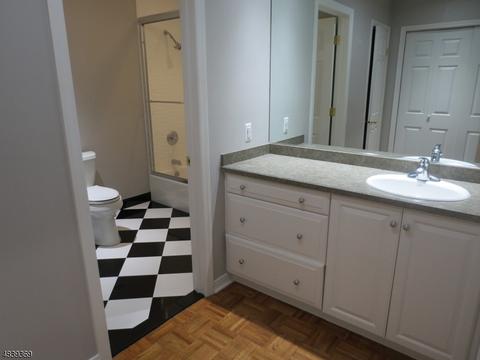 5 Clearwater Dr, Wayne, NJ 07470 photo 8