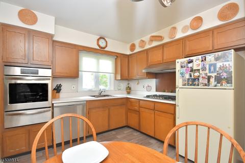 16 Williamsburg Ct, Wayne, NJ 07470 photo 8