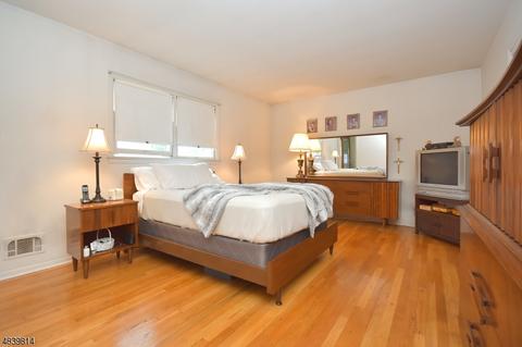 16 Williamsburg Ct, Wayne, NJ 07470 photo 9