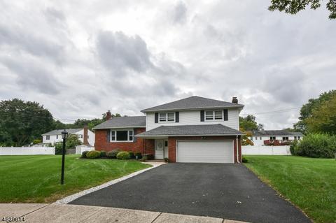 16 Williamsburg Ct, Wayne, NJ 07470 photo 1