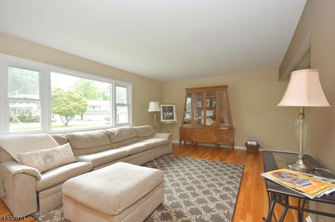 16 Williamsburg Ct, Wayne, NJ 07470 photo 4