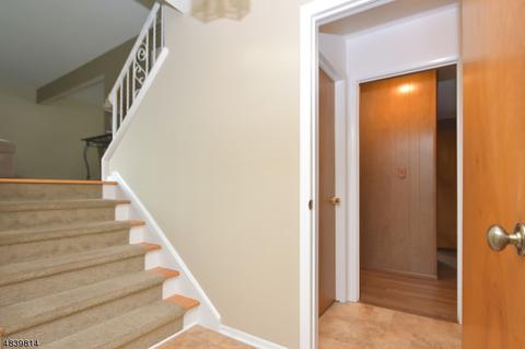 16 Williamsburg Ct, Wayne, NJ 07470 photo 2