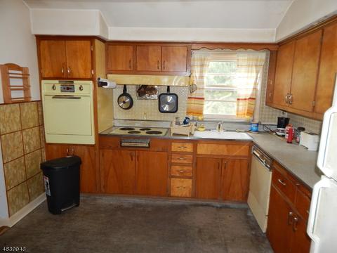 60 Magnolia Pl, Wayne, NJ 07470 photo 3