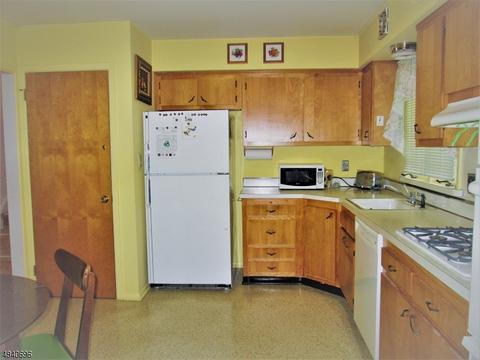 49 Mandon Dr, Wayne, NJ 07470 photo 5