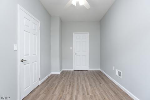 56 Tuttle St, Wallington, NJ 07057 photo 21