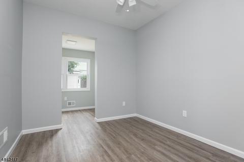 56 Tuttle St, Wallington, NJ 07057 photo 10