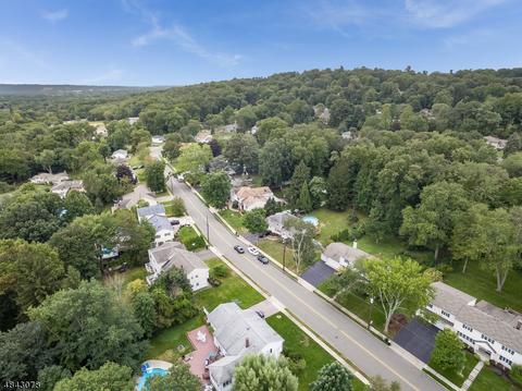 22 Clifford Dr, Wayne, NJ 07470 photo 2