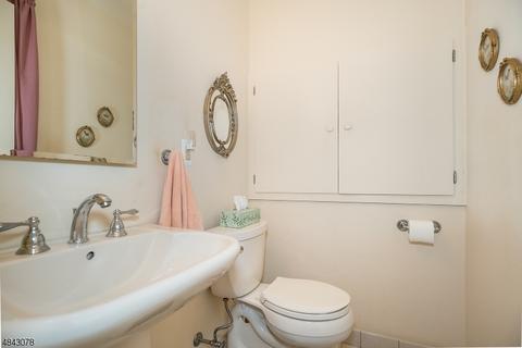 22 Clifford Dr, Wayne, NJ 07470 photo 14