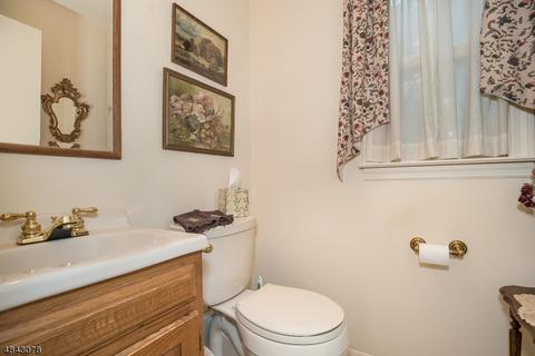 22 Clifford Dr, Wayne, NJ 07470 photo 16