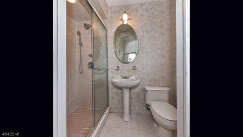 4 Vernon Ct, Wayne, NJ 07470 photo 16