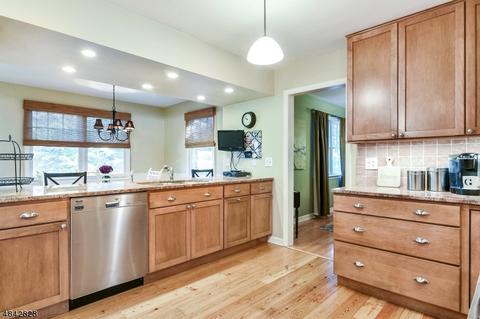 492 Pines Lake Dr, Wayne, NJ 07470 photo 8