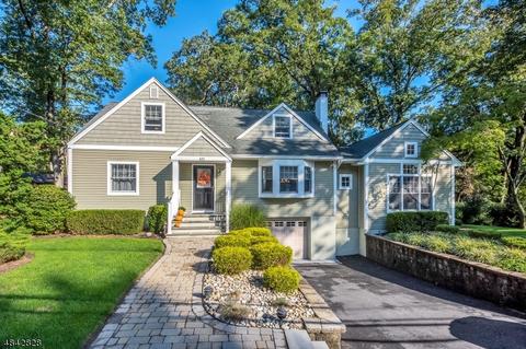492 Pines Lake Dr, Wayne, NJ 07470 photo 1
