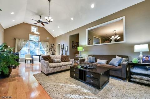 492 Pines Lake Dr, Wayne, NJ 07470 photo 17