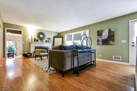 492 Pines Lake Dr, Wayne, NJ 07470 photo 4