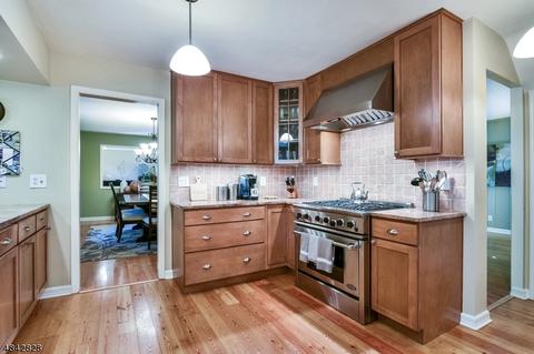 492 Pines Lake Dr, Wayne, NJ 07470 photo 9