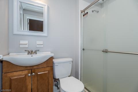 21 Almroth Dr, Wayne, NJ 07470 photo 17