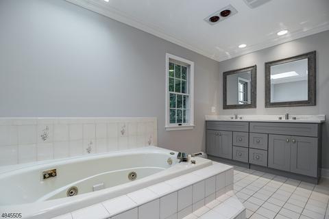 21 Almroth Dr, Wayne, NJ 07470 photo 19