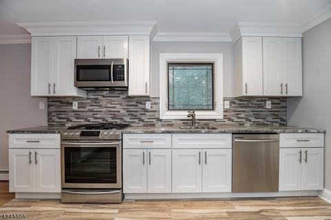 21 Almroth Dr, Wayne, NJ 07470 photo 7