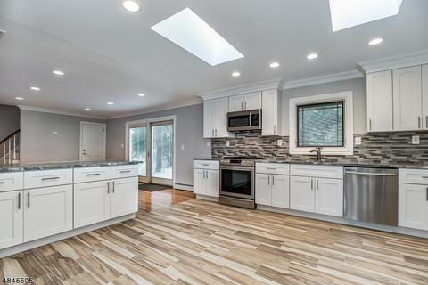 21 Almroth Dr, Wayne, NJ 07470 photo 6