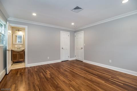 21 Almroth Dr, Wayne, NJ 07470 photo 14