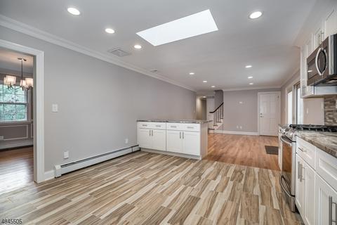 21 Almroth Dr, Wayne, NJ 07470 photo 8