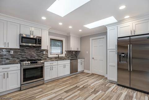 21 Almroth Dr, Wayne, NJ 07470 photo 9