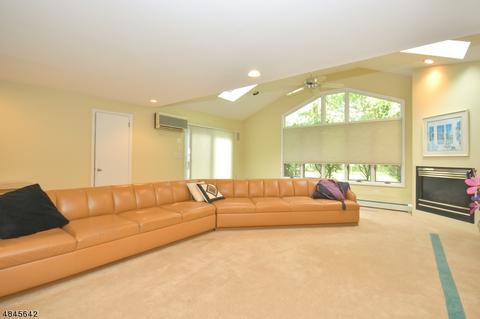 38 Rillo Dr, Wayne, NJ 07470 photo 5