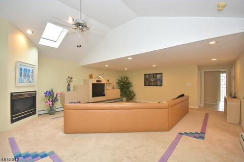 38 Rillo Dr, Wayne, NJ 07470 photo 4
