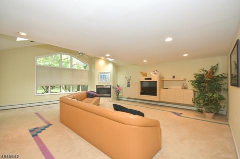 38 Rillo Dr, Wayne, NJ 07470 photo 3