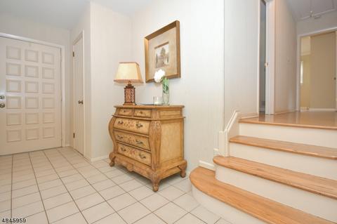 27 Andover Dr, Wayne, NJ 07470 photo 2
