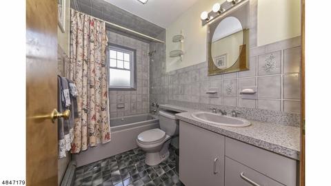 16 Chandler Dr, Wayne, NJ 07470 photo 11