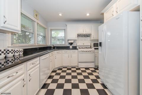 68 Spruce Ter, Wayne, NJ 07470 photo 2