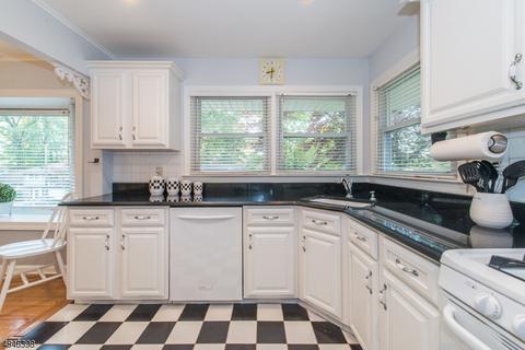 68 Spruce Ter, Wayne, NJ 07470 photo 3
