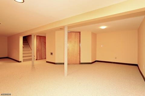 156 Spring Ln, Paramus, NJ 07652 photo 19