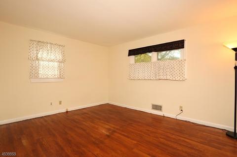 156 Spring Ln, Paramus, NJ 07652 photo 11