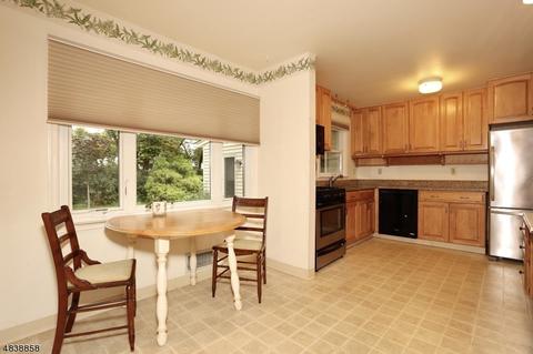 156 Spring Ln, Paramus, NJ 07652 photo 5