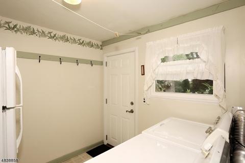 156 Spring Ln, Paramus, NJ 07652 photo 9