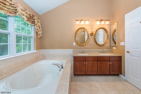 15 Saunders Ln, Hackettstown, NJ 07840 photo 16