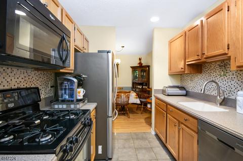 141 Woods Edge Dr, Succasunna, NJ 07876 photo 7