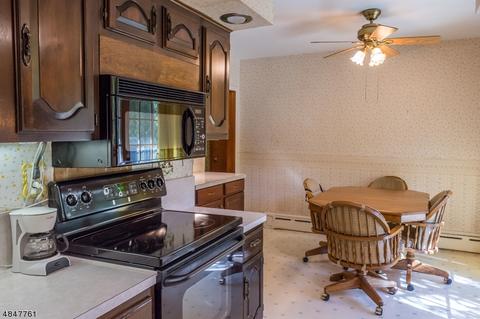 21 Summit Dr, Wayne, NJ 07470 photo 12