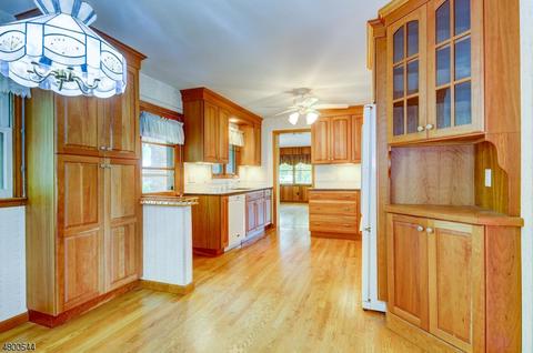 10 Ronnie Rd, Wayne, NJ 07470 photo 6