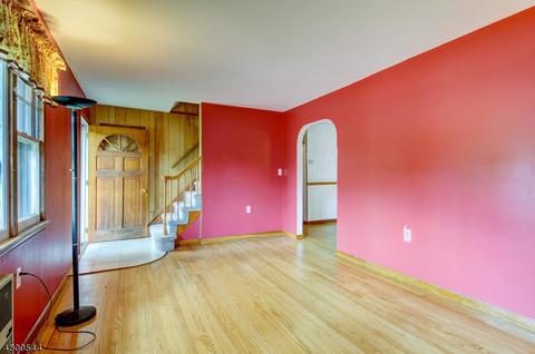 10 Ronnie Rd, Wayne, NJ 07470 photo 3