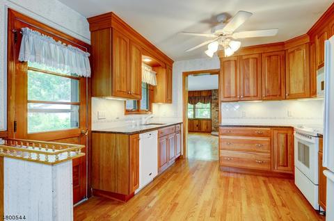 10 Ronnie Rd, Wayne, NJ 07470 photo 7
