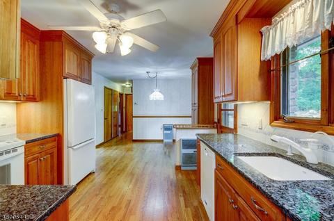 10 Ronnie Rd, Wayne, NJ 07470 photo 9