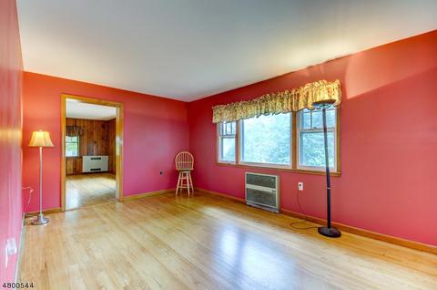 10 Ronnie Rd, Wayne, NJ 07470 photo 2