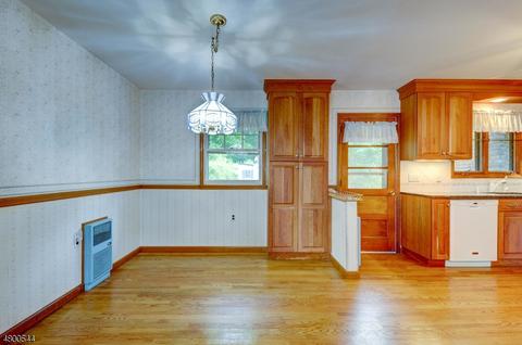 10 Ronnie Rd, Wayne, NJ 07470 photo 4