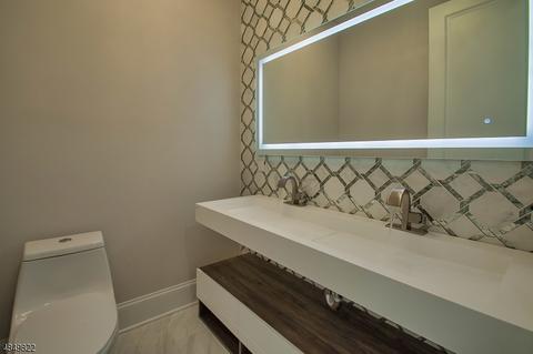 234 Hoppers Ln, Paramus, NJ 07652 photo 4