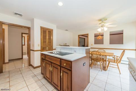 15 Lisa Ln, Wayne, NJ 07470 photo 4