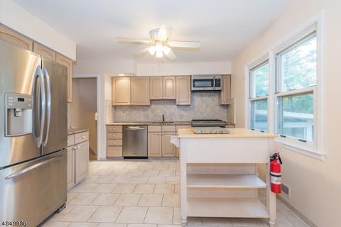 71 Hurst Ter, Wayne, NJ 07470 photo 6