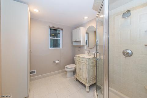 71 Hurst Ter, Wayne, NJ 07470 photo 11